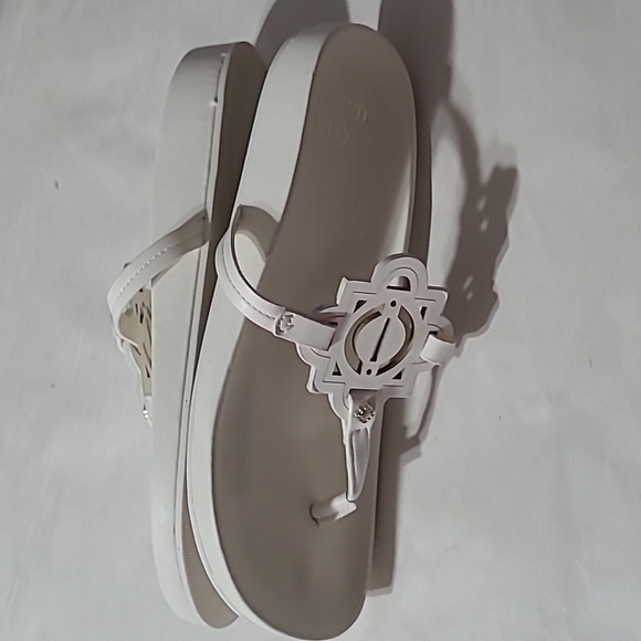 Crown and Ivy Sandals New - Picture 7 of 9